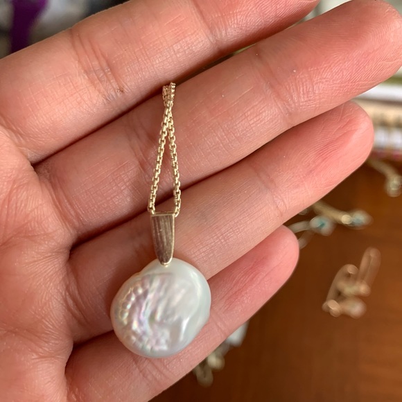 KendraScott Gold Baroque Pearl Priscilla Necklace - Picture 9 of 12